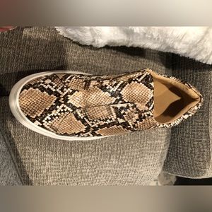 J/SLIDES Noel Sneakers